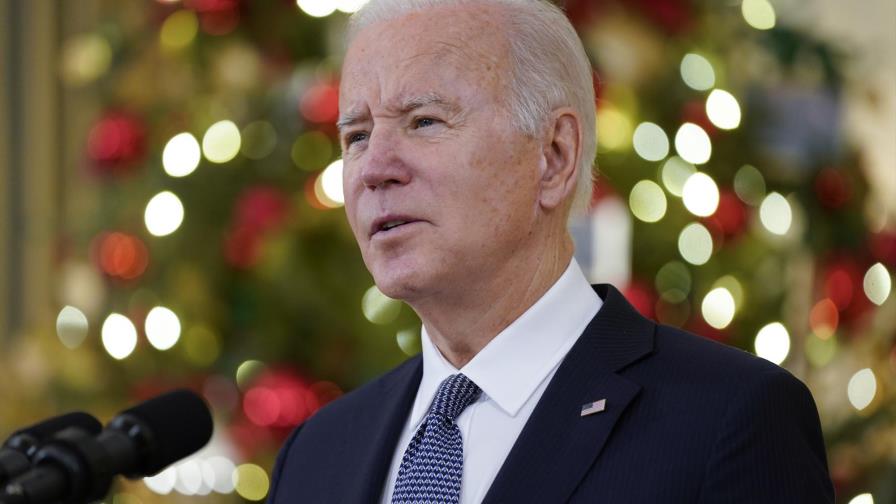 Biden dice que su tos es solamente un resfriado