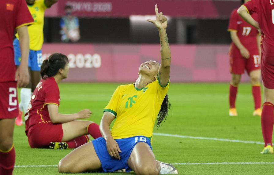 Suecia sorprende a EEUU, Marta hace historia con Brasil