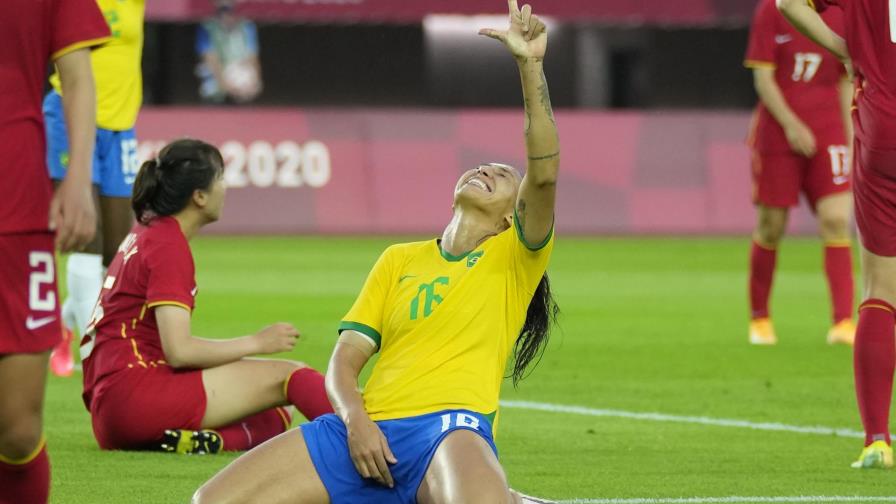 Suecia sorprende a EEUU, Marta hace historia con Brasil