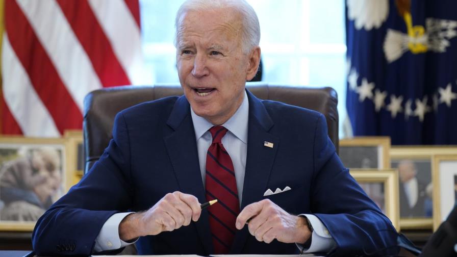 Biden extiende ayuda a propietarios de viviendas morosos