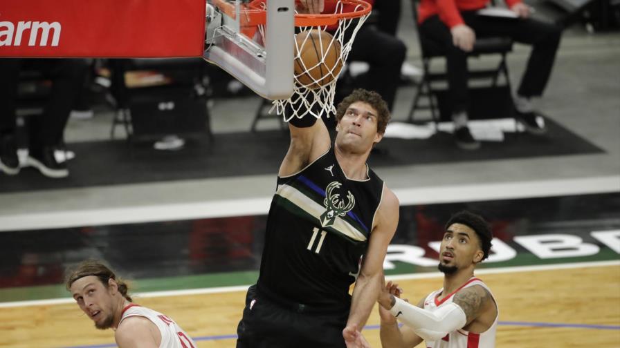 Bucks derrotan a Rockets y alcanzan a Nets