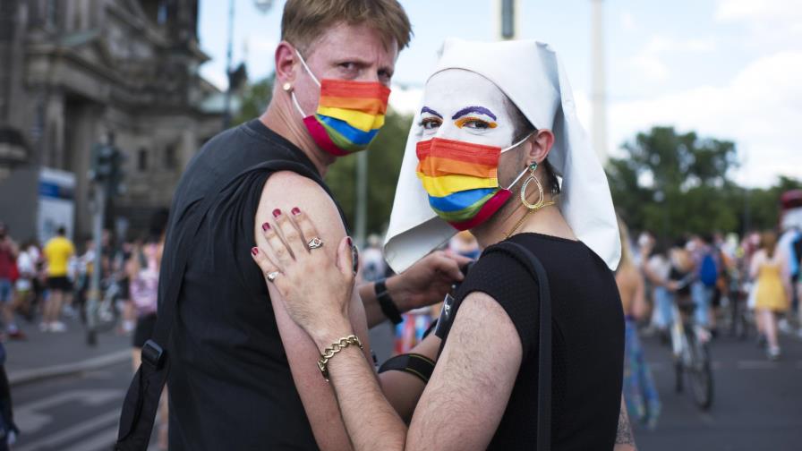 Alemania: Miles de personas participan en desfile LGBTQ