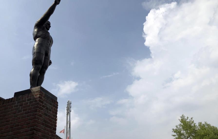 Holanda retira estatua olímpica por semejanza al saludo nazi