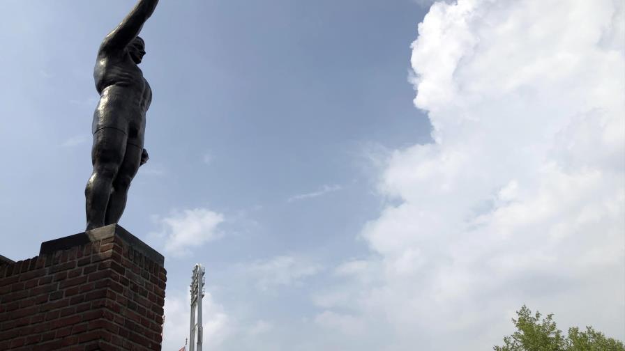 Holanda retira estatua olímpica por semejanza al saludo nazi