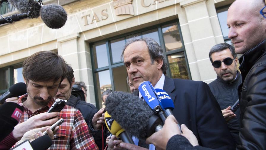 Fiscalía suiza abre investigación a Platini