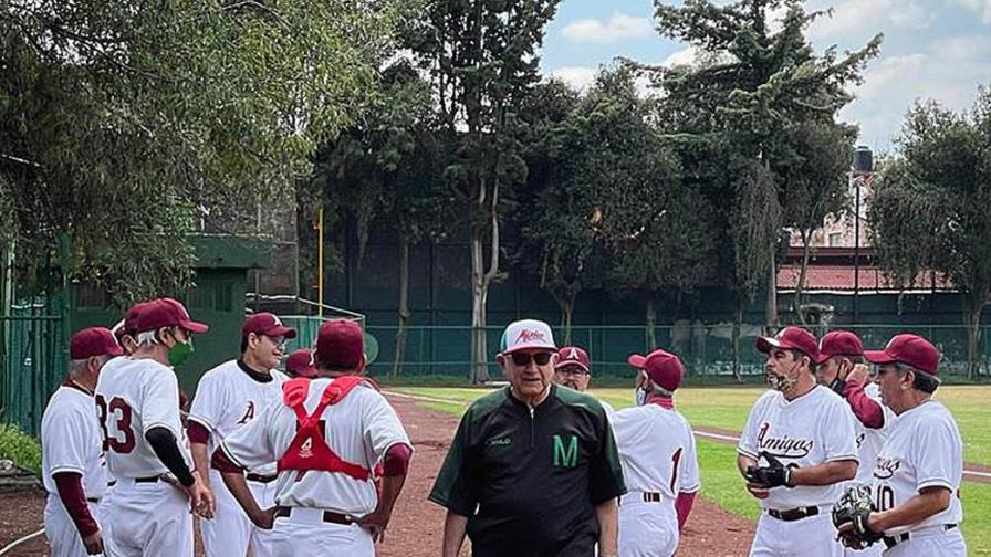 El presidente de México sufre un pequeño desgarre jugando a béisbol El presidente de México sufre un pequeño desgarre jugando a béisbol