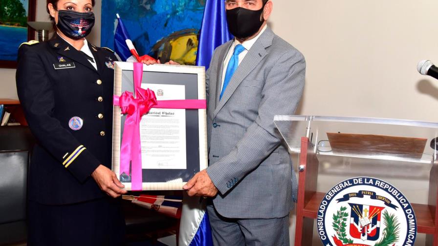 Consulado dominicano en Nueva York reconoce a Marisol Chalas, piloto de las Fuerzas Armadas de los EEUU