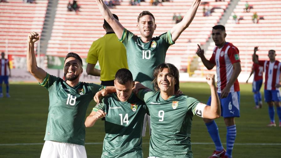 Perú y Bolivia en duelo clave para seguir con vida