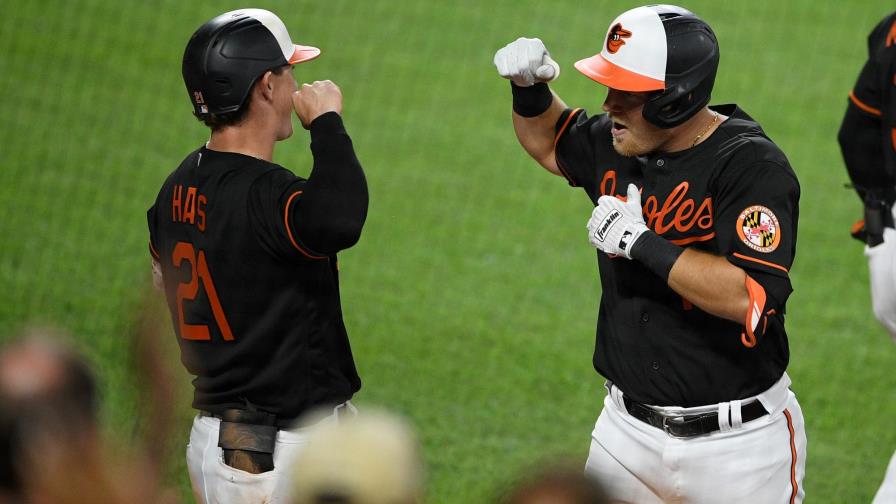 Valaika aporta 2 jonrones y Orioles doblegan a Nacionales