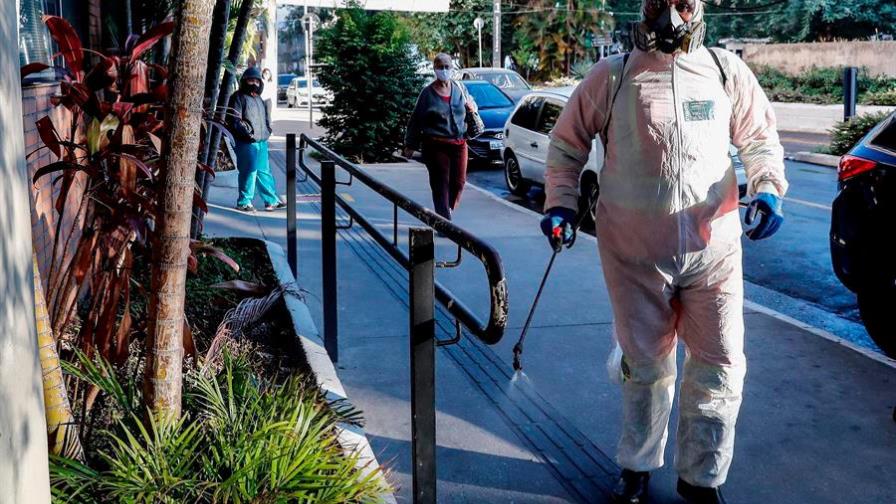 La OMS alerta por las persistentes curvas al alza de la pandemia en América La OMS alerta por las persistentes curvas al alza de la pandemia en América