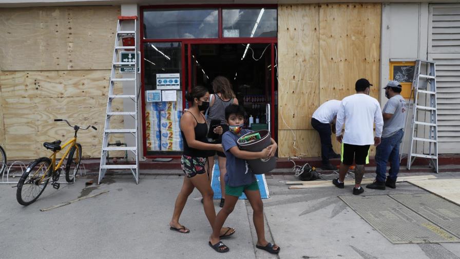 Huracán Grace toca tierra al sur de templos mayas de Tulum