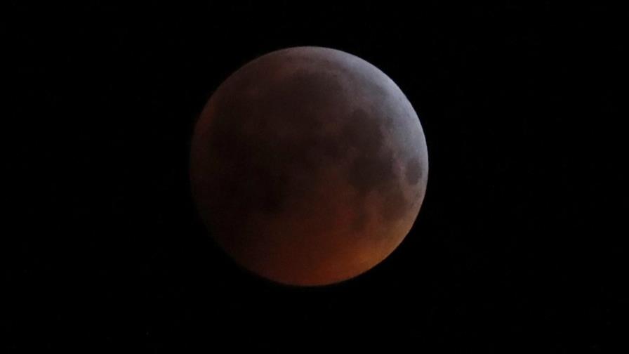 Eclipse total de luna se combina con súper luna esta semana