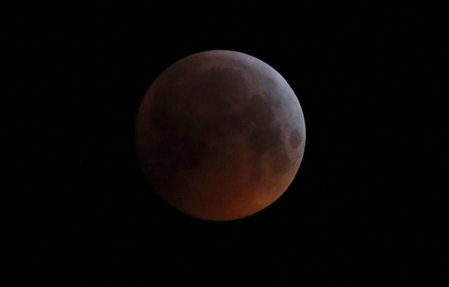 Eclipse lunar comienza a verse en Nueva Zelanda