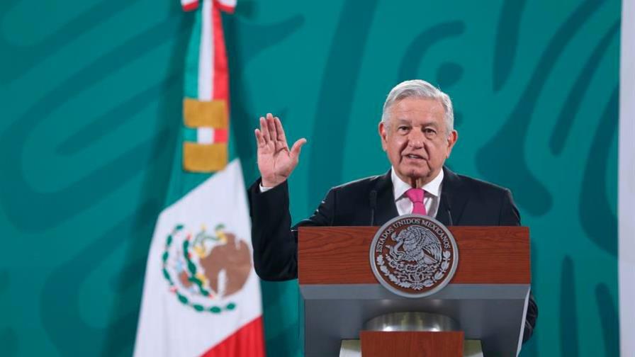 López Obrador denuncia un “atentado a la democracia” del Instituto Electoral