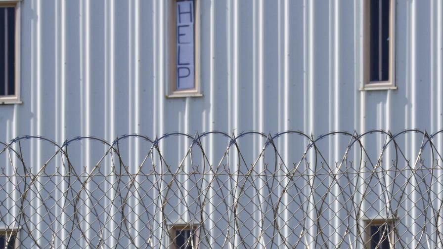 Aparentes ataques entre reclusos en Alabama; tres muertos