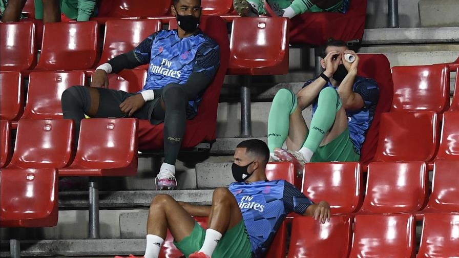 El Real Madrid acaricia el título tras vencer 2-1 al Granada