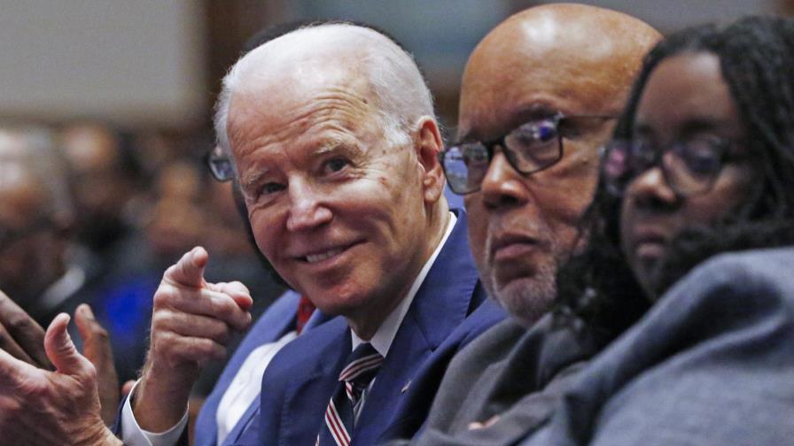 Harris respalda a Biden y Jesse Jackson apoya a Sanders