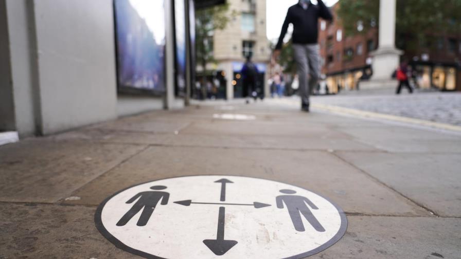 Gobierno recomienda a británicos refuerzo contra COVID-19