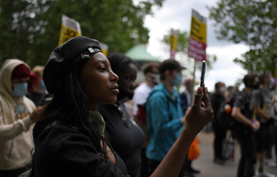 Activista en condición crítica tras ser baleada en Londres