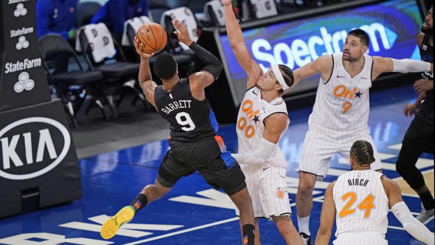 Barrett y Randle lideran a Knicks en victoria ante Orlando