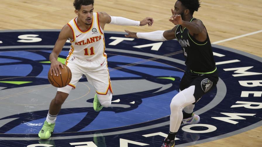 Young consigue 43 puntos; Hawks aplastan a Wolves