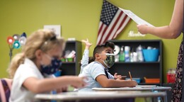 Condados del sur de Florida cierran algunas escuelas tras perder 38,000 alumnos migrantes