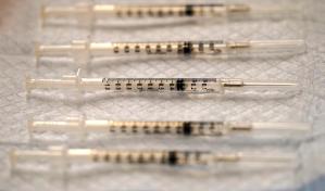 EEUU y Pfizer negocian millones de vacunas adicionales