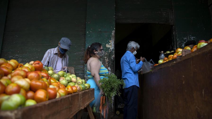 Ingenio cubano le hace frente a la escasez, ahora por la red