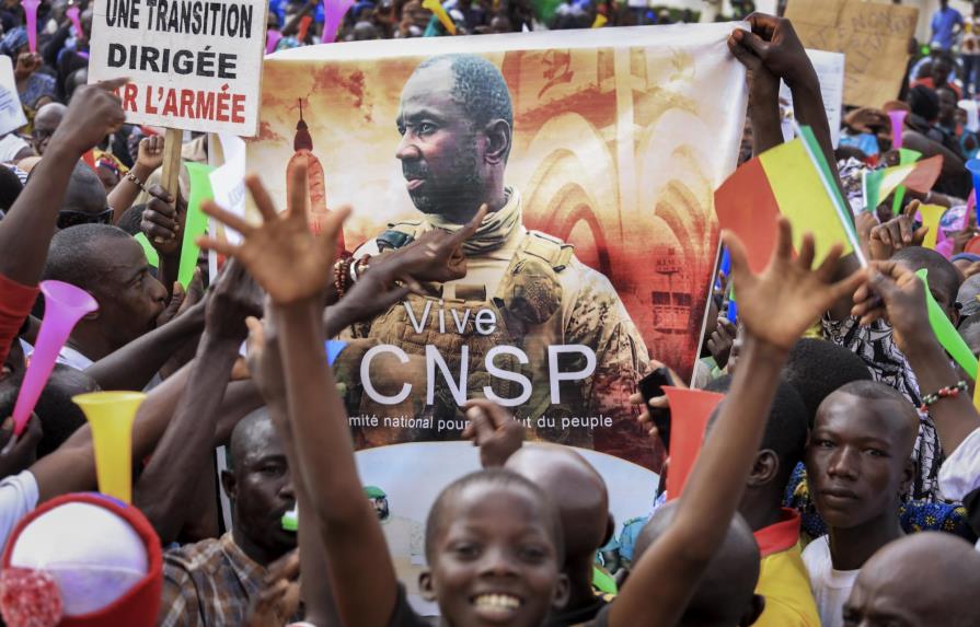 Líderes de África Occidental piden gobierno civil en Mali