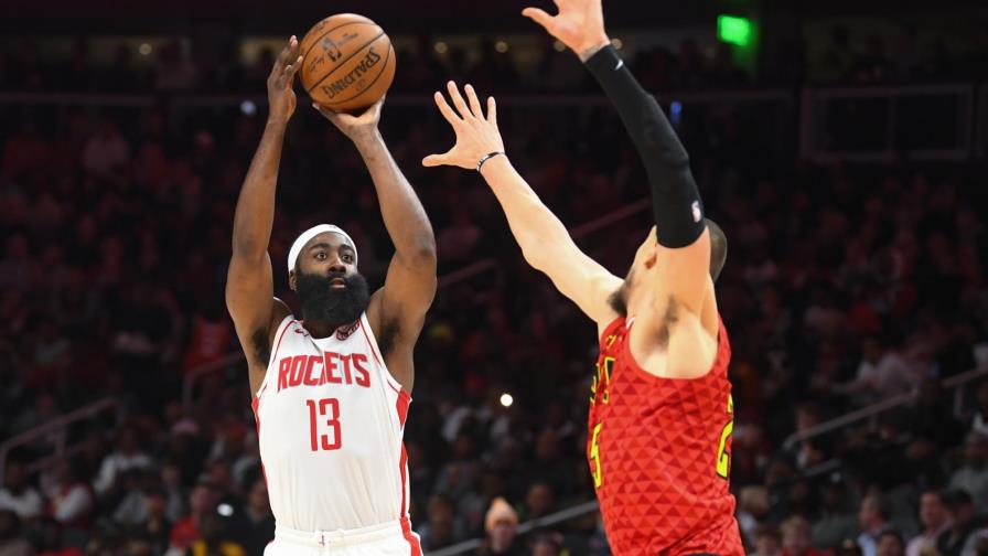 Con triple doble de Harden, Rockets vencen a Hawks