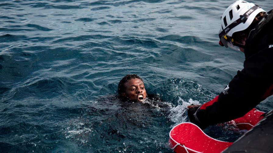 Sea Watch rescata a 107 migrantes y espera puerto con 482 personas a bordo