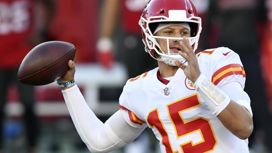 Mahomes vence a Brady en 6to triunfo seguido de Chiefs Mahomes vence a Brady en 6to triunfo seguido de Chiefs