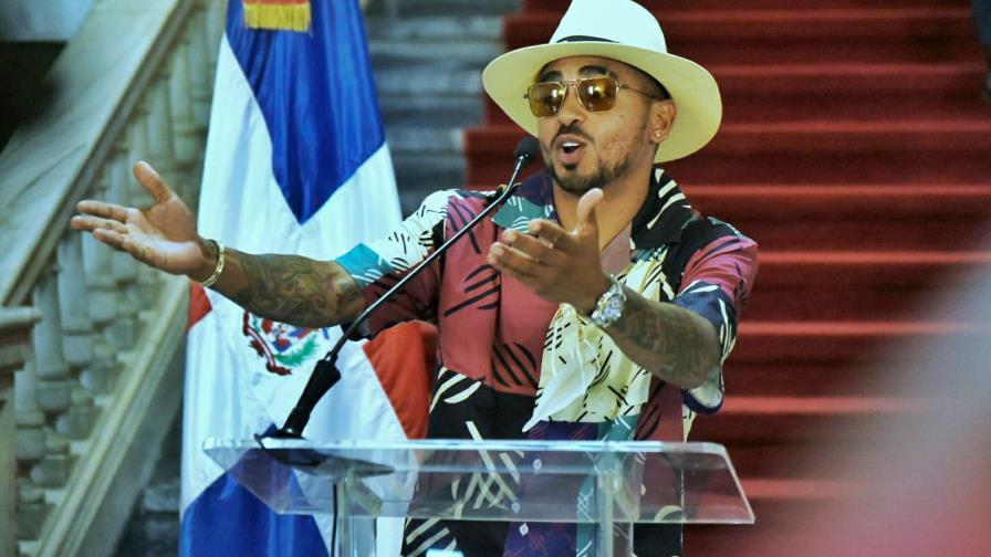 Video | Cantante urbano Ozuna se reúne con el presidente Abinader en el Palacio Nacional