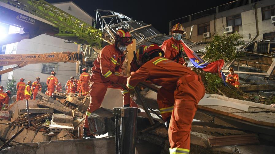 China: Sube a 17 el número de muertes en derrumbe de hotel