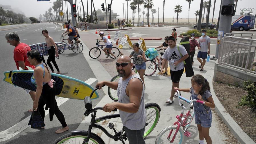 LO ÚLTIMO: Ola de calor atrae gente a playas de California LO ÚLTIMO: Ola de calor atrae gente a playas de California