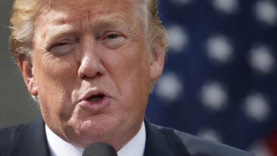 Trump arremete contra Pence y McConnell en evento privado