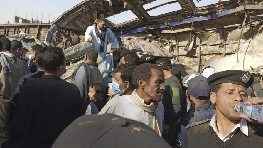 Al menos 32 muertos en choque de trenes en Egipto