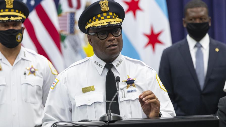21 policías de Chicago sin sueldo por tema de vacuna COVID