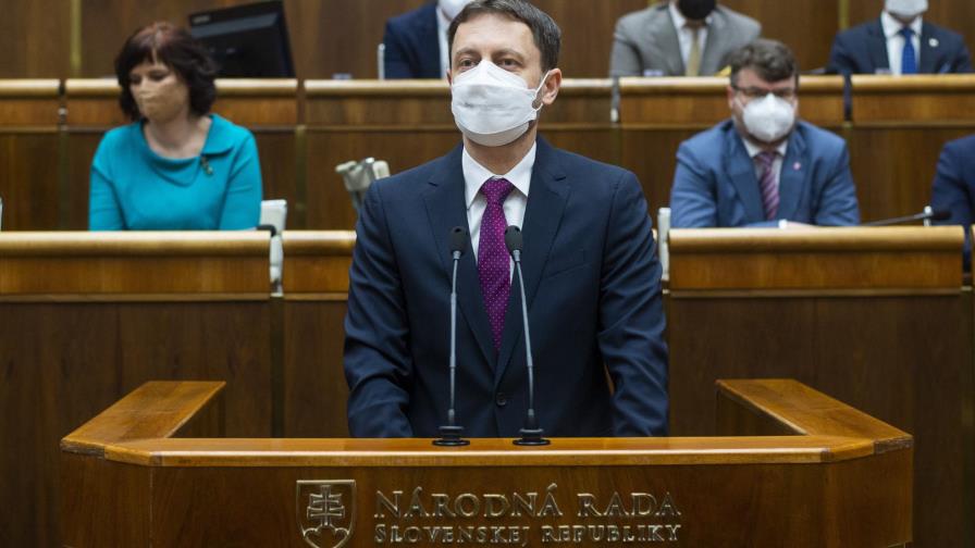 Nuevo gobierno de Eslovaquia gana voto de confianza