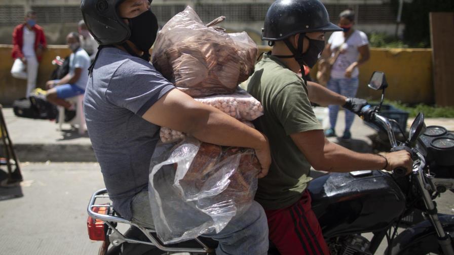 El gobierno extiende un mes la cuarentena en Venezuela