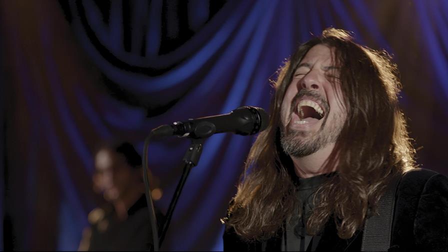 Reseña: Foo Fighters se divierten en “Medicine at Midnight” Reseña: Foo Fighters se divierten en “Medicine at Midnight”