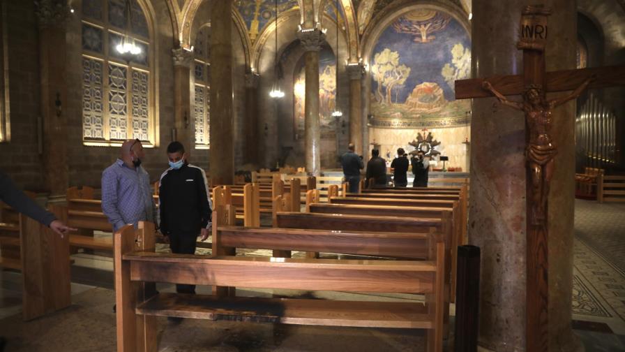 Hombre parecía tratar de quemar iglesia católica en Israel Hombre parecía tratar de quemar iglesia católica en Israel