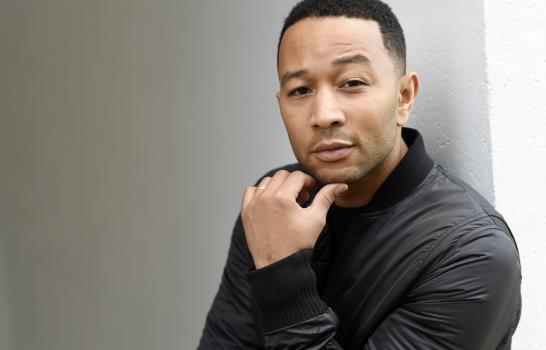 La Navidad continúa para John Legend en los Grammy