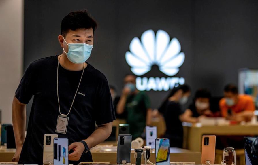 Estados Unidos anuncia restricciones de visados para empleados de Huawei