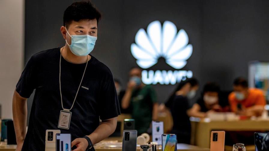 Estados Unidos anuncia restricciones de visados para empleados de Huawei