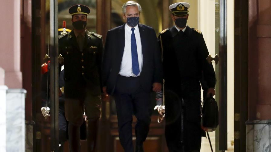 Asumen nuevos ministros tras aparente tregua Fernández-CFK Asumen nuevos ministros tras aparente tregua Fernández-CFK