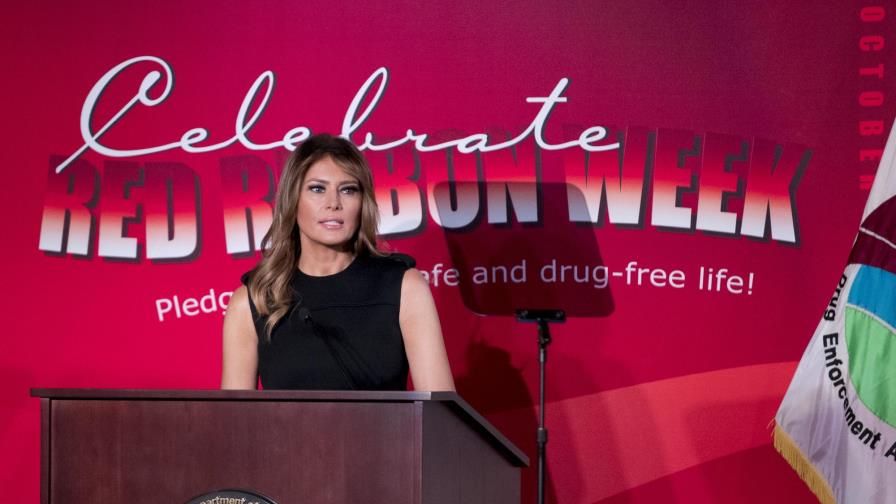 Melania Trump pide no promocionar cigarrillos electrónicos