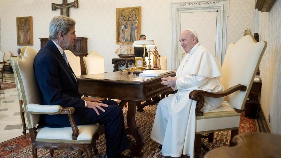 John Kerry elogia la defensa climática del papa Francisco