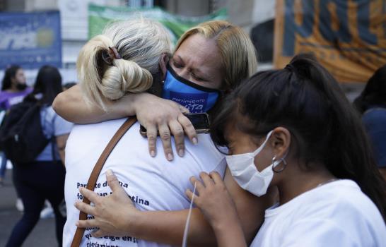 Argentinas gritan fuerte Ni una menos frente a tribunales