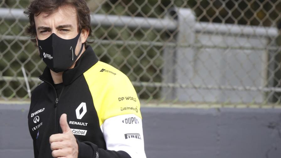 Alonso se recupera de operación tras accidente en bicicleta